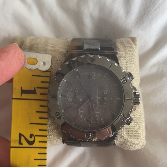 Michael Kors brown tortoise shell watch - Picture 7 of 7